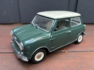 Kyosho Mini Cooper Green 1/18 1:18 Diecast Model Car - Image 1 of 4