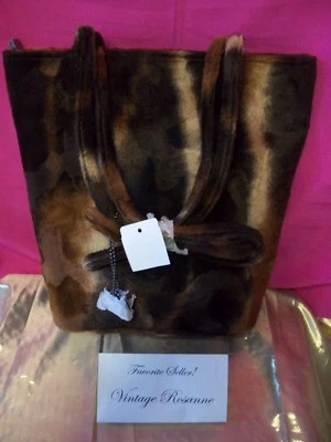 Jeanne Lottie Canadian Designer Purse Faux Fur & Metal Charm Attached NEW/Tag Foto 1 de 4