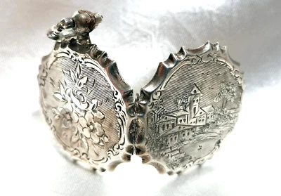 ANTICO BELLISSIMO MEDAGLIONE PORTA-FOTO IN ARGENTO FINEMENTE CESELLATO, 1800. - Immagine 1 di 4