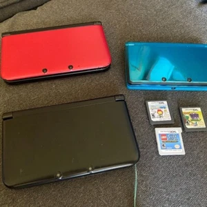BUNDLE OF 3 Nintendo 3DS Video Game Consoles & 3 Games - Picture 1 of 8