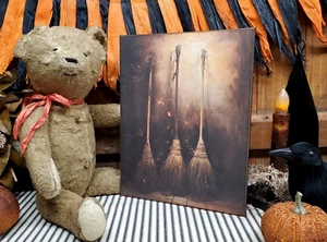 LETRERO DE HALLOWEEN ESTILO PRIMITIVO VICTORIANO ARTE POPULAR GÓTICO ESCOBAS BRUJAS - Imagen 1 de 8