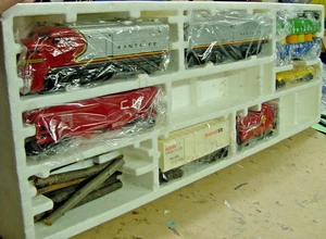 LIONEL 6-1489 TRAIN SET SANTA FE LOCOMOTIVES AND CARS NICE CONDITION, NO TRACK - Picture 1 of 8