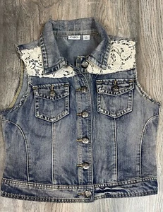CATO SLEEVELESS DISTRESSED DENIM BLUE JEANS W/IVORY EYELIT LACE ACCENTS SZ M EUC - Picture 1 of 5