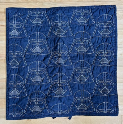 Pottery Barn Kids 星球大战达斯·维德缝制绗缝 Euro Sham — 第 1/4 张图片