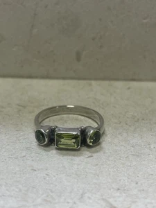 Silver and Peridot Ring Size N Three Stone Vintage Sterling Silver 925 - Picture 1 of 6