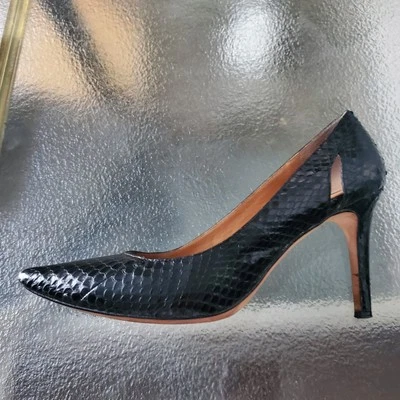 Bomba para mujer Ann Taylor Perfect puntiaguda negra con estampado de animales 8,5 millones $198  Foto 1 de 4