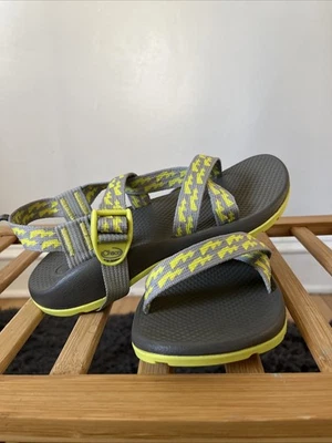 Chaco, Sandalias Niños, Talla 5, Rayos, Correas Ajustables, Gris/Verde Lima Foto 1 de 4