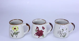 X 3 tazas de gres vintage pintadas a mano raro artículo floral rústico - Imagen 1 de 6