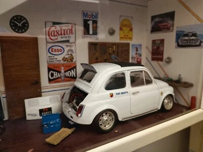 Diorama 1:18 garage 1/18 Garage Privato Fiat 500 Abarth 595 - Immagine 1 di 4