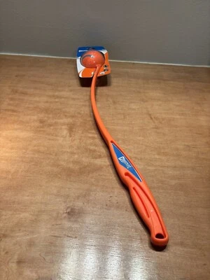 ChuckIt! Lanzador de pelotas deportivo 26L para perros, 26" de longitud, incluye pelota grande (3") Foto 1 de 2