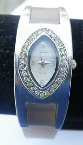 superbe montre femme rétro marque GALANTI création strass semi rigide quartz B1 - Foto 1 di 4
