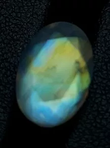 Glowing faceted moonstone - loose natural feldspar mineral 7.15 CTS - Bild 1 von 10
