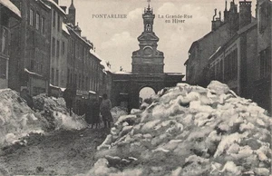25 PONTARLIER die große Straße im belebten Winter 32247 - Bild 1 von 1