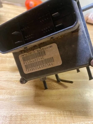 Dodge Ram 2500-3500 2006 módulo de control ABS, P55366224AE Foto 1 de 4