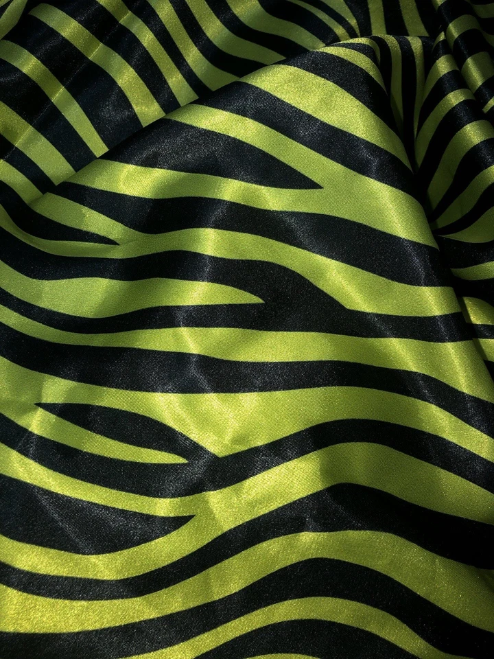 Tela satinada con estampado de cebra de cal Foto 1 de 1