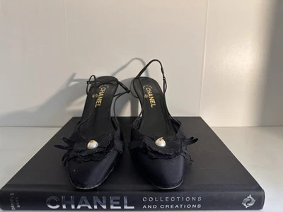 Chanel Eslinga Tacón Trasero con Flor Perla Satén Talla 38 Foto 1 de 4