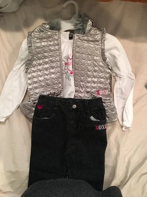 Nuevo Conjunto Xoxo Niñas, Conjunto de 3 Piezas, Jeans, Camisa Blanca, Chaleco Plateado, Talla 4 Foto 1 de 4