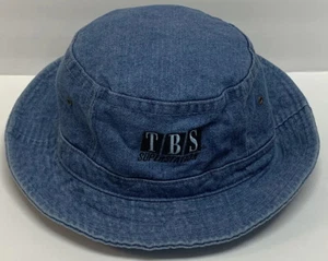 TNT Superstation blau Denim Fischerhut Vintage Netzwerk TV gesticktes Logo TBS - Bild 1 von 8