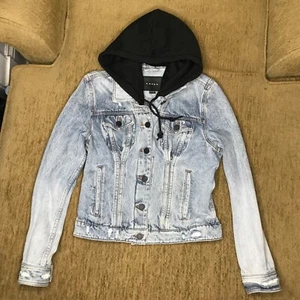 BLANKNYC Denim Jean Jacket with Black Hood Distressed Womens Size Medium - Bild 1 von 13