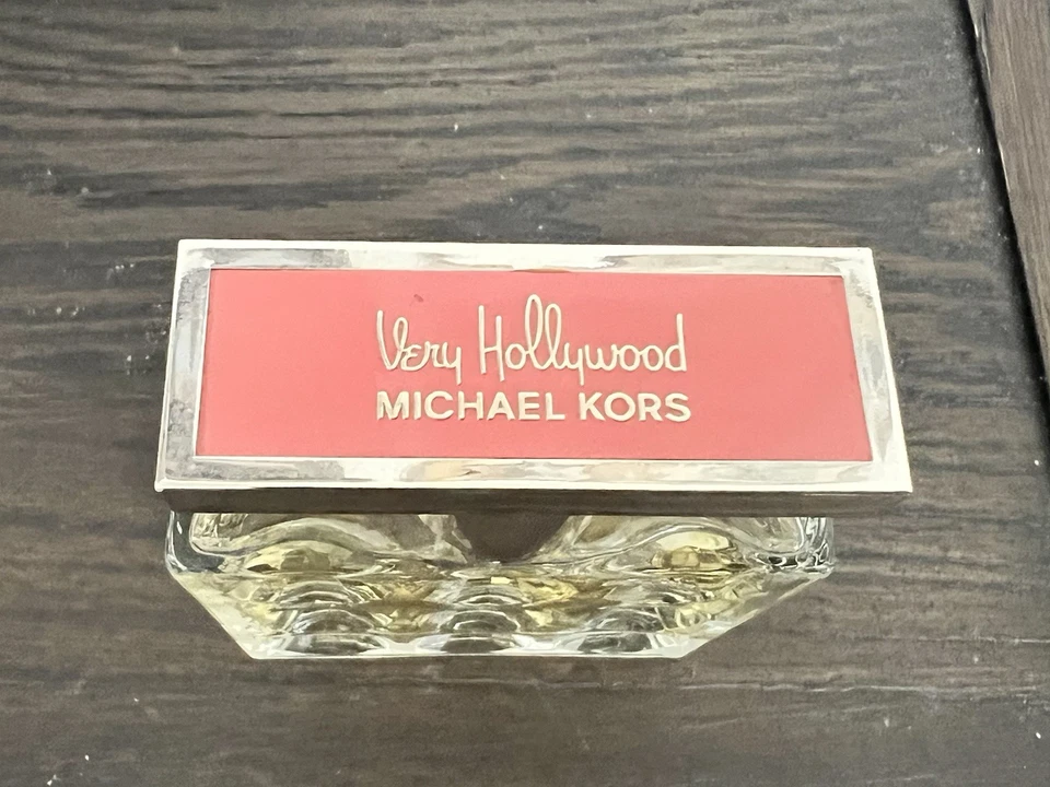 VERY HOLLYWOOD por Michael Kors Eau de Parfum 1,7 oz/50 ml • Spray • Nuevo sin caja Foto 1 de 4