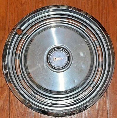 Pontiac Grand Prix Lemans 1973 1974 tapacubos Safari Solstice cubierta de rueda usada Foto 1 de 4