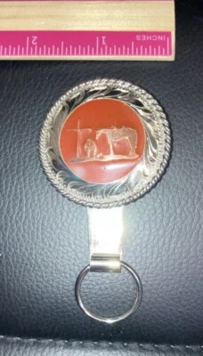 Llavero iglesia vaquero grabado a mano en plata alemana y cobre. Foto 1 de 3