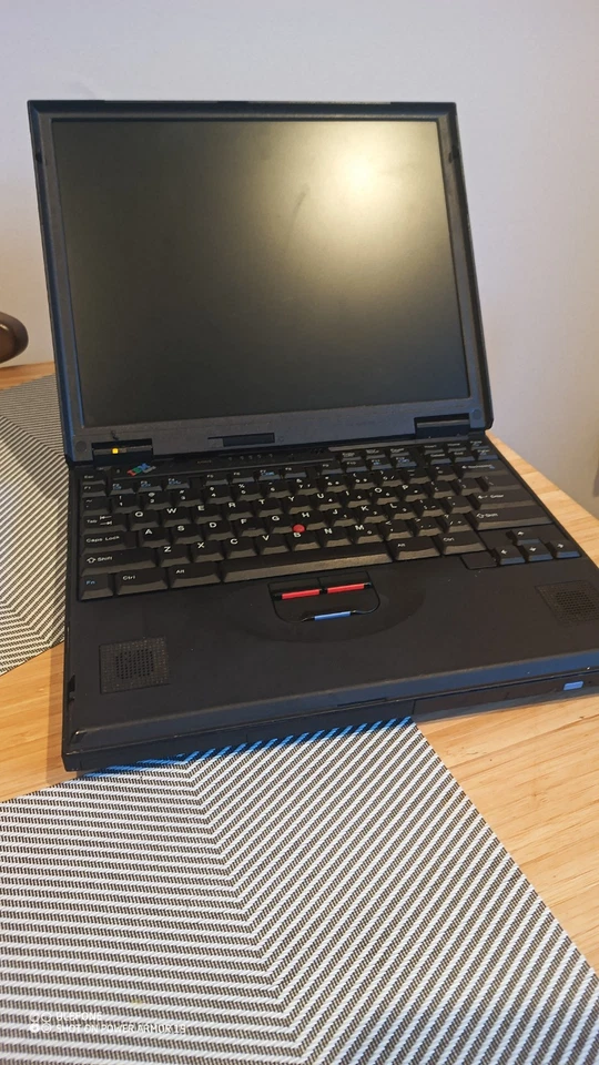 Vintage IBM Thinkpad 600E  Pentium II  96MB Ram 6GB HDD power on tested only  - Image 1 of 4