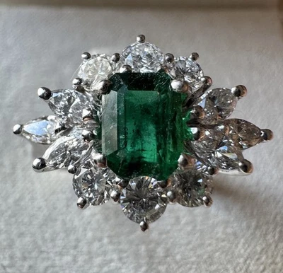 Anillo De Oro Blanco 18kt. Con Diamantes Naturales Y Esmeralda Natural Zambia - Imagen 1 de 4