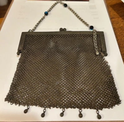 ANTIGUO MONEDERO ALEMÁN PLATA ESTILO EDUARDIANO MALLA CON FLECOS DE CUENTAS SE VENDE COMO ESTÁ Foto 1 de 4