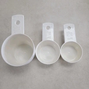 Pyrex Measure 3 Piece Set White Plastic (1/4, 1/3, 1 cup) Hang Hole VTG - Picture 1 of 9