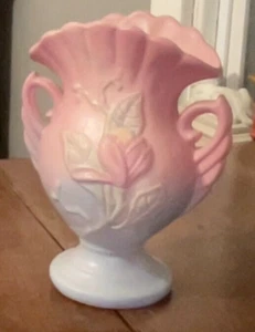 VINTAGE HULL POTTERY PINK VASE W/ BEAUTIFUL FLORAL DESIGN. 7" TALL - Picture 1 of 6