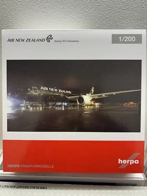 HERPA 1/200 Boeing 787-9 Dreamliner Air New Zealand  W/STAND ART. 556682 - Immagine 1 di 4