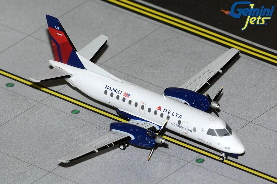1:200 Gemini Jets Delta Connection Saab 340B N428XJ - Image 1 of 1
