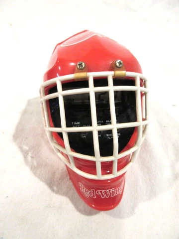 Detroit Red Wings Goalie Mask Battery Op Clock Cover
