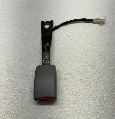 Toyota Avalon 2000-2004 OEM receptor hebilla cinturón de seguridad delantero derecho OEM 242009 Foto 1 de 4