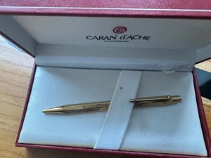 Caran d’Ache Ecridor Bark Pattern Gold Plated Ball Pen - Switzerland - Picture 1 of 14