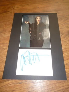 ANJELICA HUSTON autografo firmato su passepartout 20x30 cm di persona RARO - Foto 1 di 1