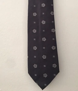 CHANEL Silk CC Camellia Tie Dark Gray - Picture 1 of 2