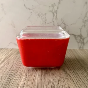 Vintage Red PYREX 501 B 1 1/2 Cup Refrigerator Dish Glass Lid Early Circle Logo - Picture 1 of 9
