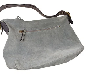 Bolso de hombro Coach azul de gamuza con correa de cuero y detalles dorados - Imagen 1 de 11