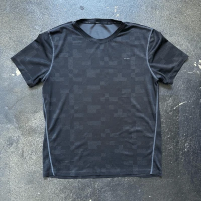 Camiseta deportiva Hind negra camuflada para hombre talla mediana esencial ligera Foto 1 de 4