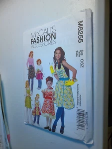 McCall's Crafts 6255 Schürze für Erwachsene und Kinder Schnittmuster Größe S-XL - Bild 1 von 1