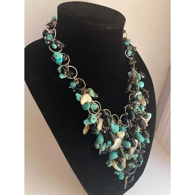 Collar babero llamativo obsidiana negra/howlita teñido de azul/cristal facetado/cáscara Foto 1 de 4