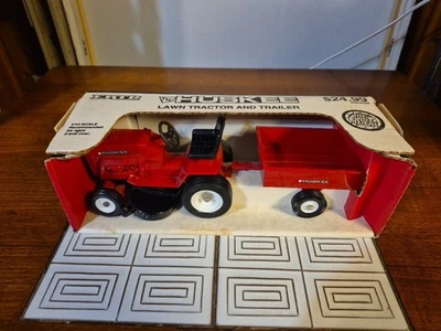 Ertl 1/12 Tsc Huskee Lawn Tractor And Trailer - Image 1 of 3