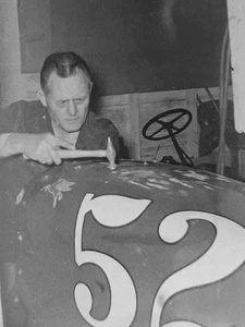 1952 Indy 500 Auto #52 Karosserie Reparatur Mechaniker Arbeit Garage Negativ - Bild 1 von 3