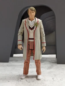 5. Dr. Who Auferstehung der Daleks klassische Figur Peter Davidson 1984 5,5" - Bild 1 von 4