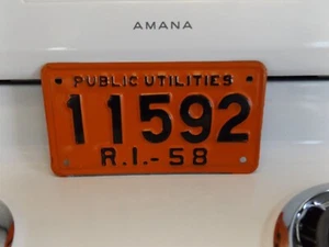 1958 RHODE ISLAND PUBLIC UTILITIES BLACK / ORANGE LICENSE PLATE HALLOWEEN COLOR - Picture 1 of 7