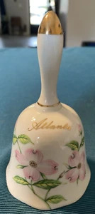 "Campana de cena portátil de porcelana Atlanta con flores rosas - 5"" de alto" - Imagen 1 de 3