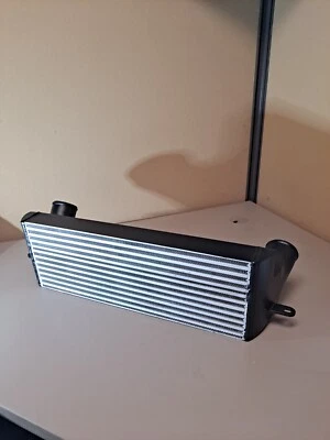 Intercooler de montagem frontal 7B1500 – BMW série 1 e 3 - Imagem 1 de 3
