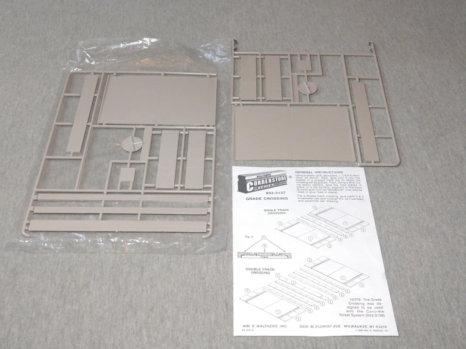 Walthers Cornerstone HO Single Track Grade Crossing - READ ~ TS - Image 1 of 4